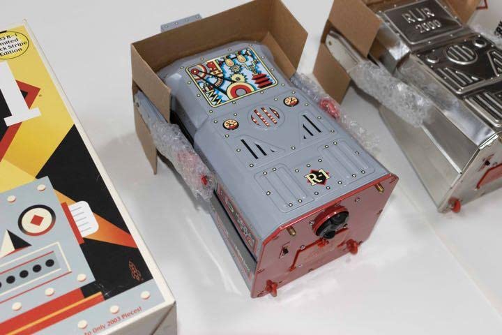 R-1ブリキ シルバーロボット2体セット（ブリキロボット） Amazon.co.jp: R-1ブリキ シルバーロボット2体セット（ブリキ